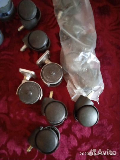 Колесико мебельное