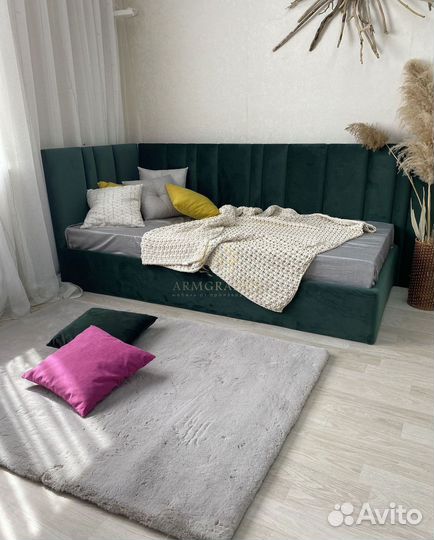 Кровать с подъемным механизмом