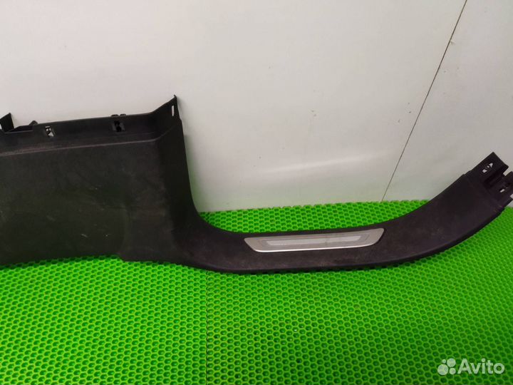 Накладка порога задняя правая Volkswagen Touareg