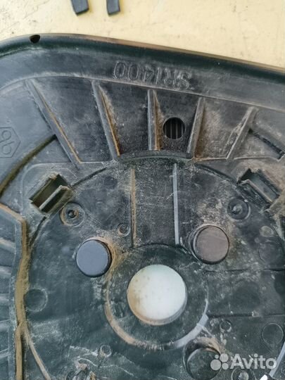 Зеркальный элемент правый Land Cruiser 2015+