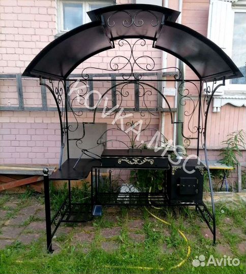 Мангал с крышей