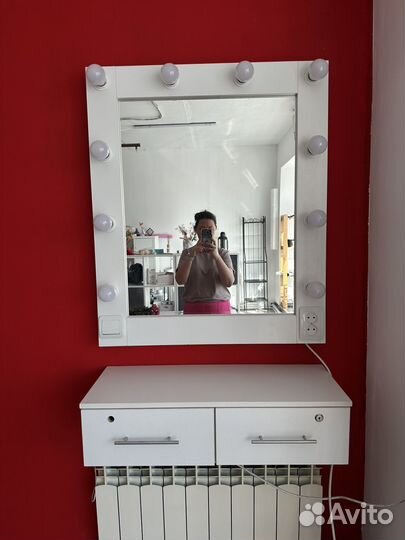 Гримерное зеркало с тумбой