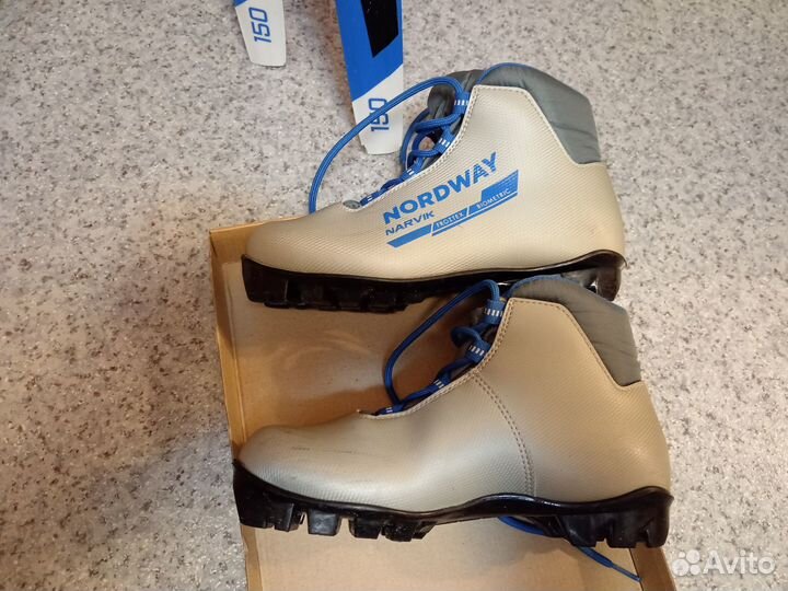 Продаются лыжи с ботинками (размер ботинок 36)