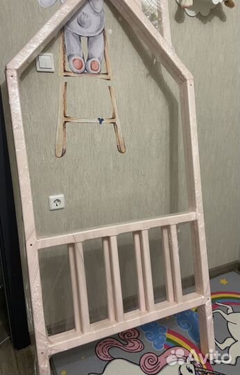 Детская кроватка домик