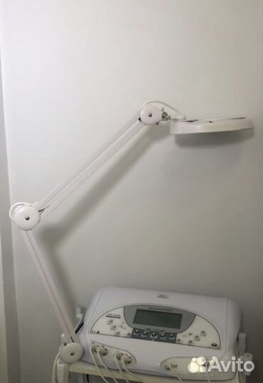 Лампа-лупа косметологическая