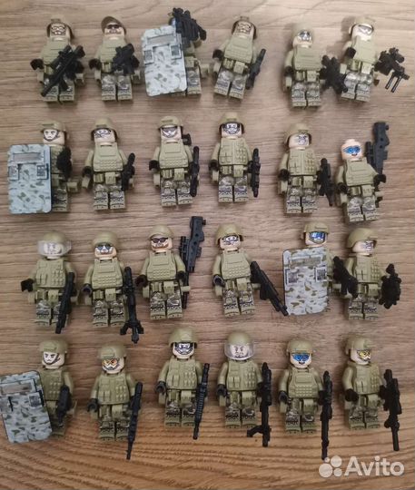 Lego солдитки спецназовцы песочные 24 штуки