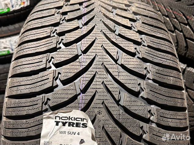 Nokian Tyres WR SUV 4 275/45 R21