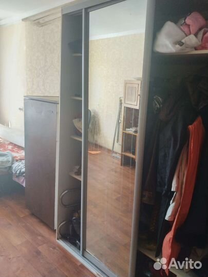 Зеркало на колесиках