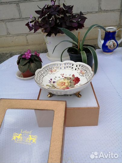 Ваза на ножке фарфор. Плоская тарелка квадратная