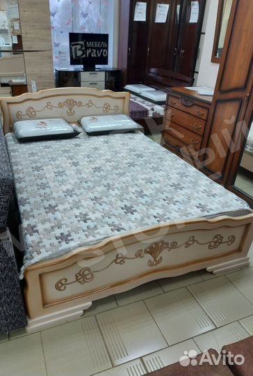 Кровать массив