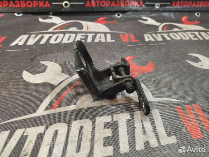 Петля задней правой двери верхняя Renault Sandero