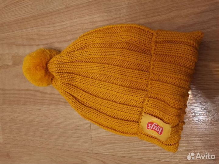 Новая зимняя вязаная шапка с помпоном жёлтая