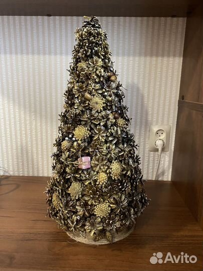 Елки из шишек