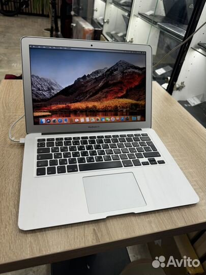 Apple MacBook Air 13 2017 Core i5/8/128/1gb/13.3