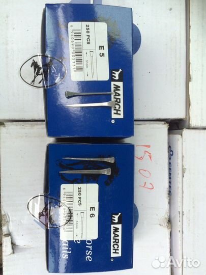 Подковы, инструменты, седло, уздечка, овес плющенн