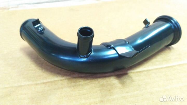 Патрубок помпы металлически Сайбер Себринг 4621491