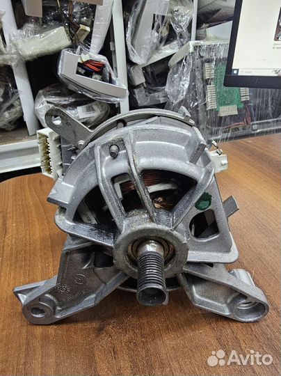 Двигатель Whirlpool 461975025912