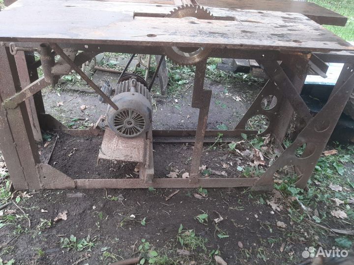 Станок комбинированный деревообрабатывающий