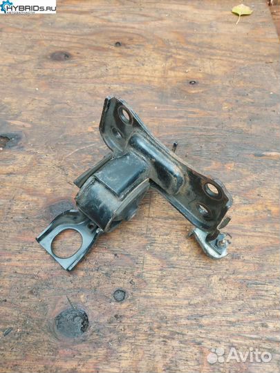 Подушка крепления двигателя левая Toyota Estima 3