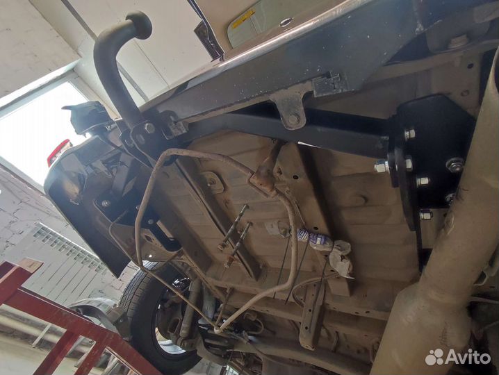 Фаркоп на Тойота Альфард Toyota Alphard 2008-2014г