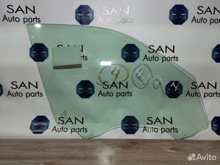 Стекло двери переднее правое Bmw X5 E70 N52B30AF