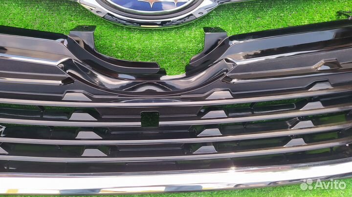 Оригинальная решетка радиатора Subaru Forester SK