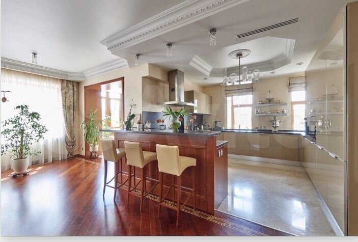 4-к. квартира, 232 м², 4/8 эт.