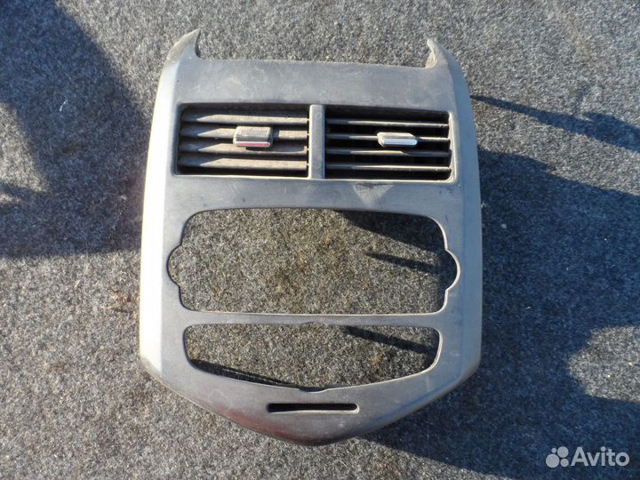 Накладка торпедо центральная Chevrolet Aveo T300