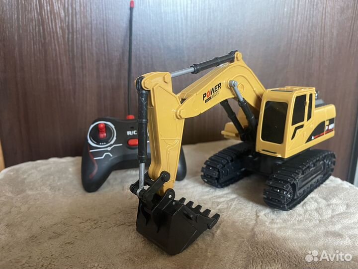 Экскаватор игрушка