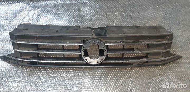 Решетка радиатора поло седан