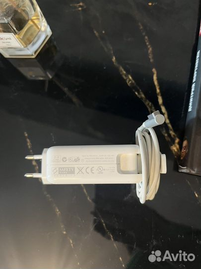 Зарядное устройство для macbook оригинал