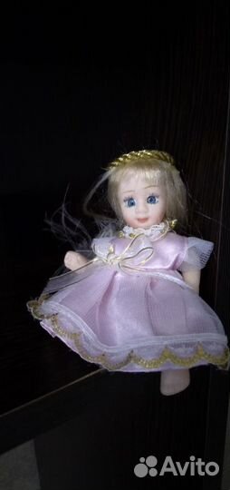 Плюшевый мишка Тедди и еще много разных игрушек