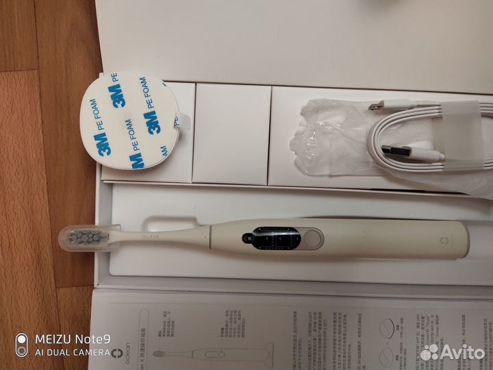 Электрическая зубная щетка новая