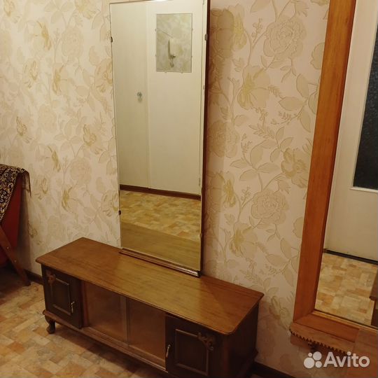 Зеркало, (трюмо)