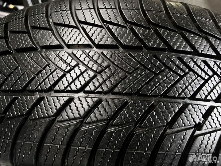 Bridgestone Blizzak LM-001 Evo 225/55 R18