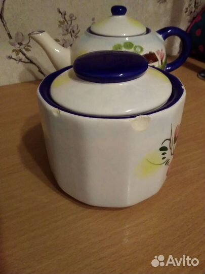 Заварочный чайник и сахарница