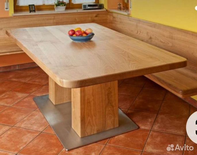 Кухонный уголок со столом