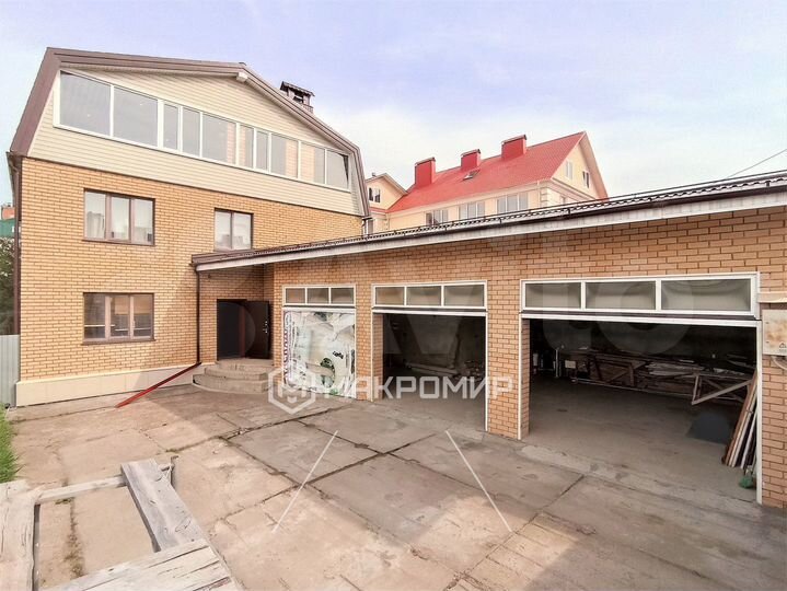 Дом 428 м² на участке 6,5 сот.