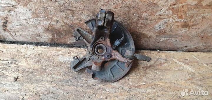 Кулак поворотный передний правый Volkswagen Golf