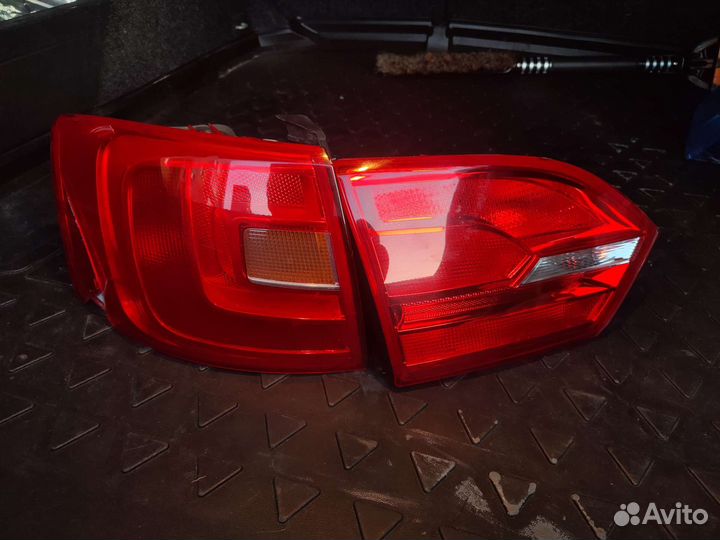 Фонарь задний левый внутренний Volkswagen Jetta 6