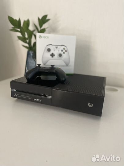 Xbox One и геймпад (приставка, джойстик)