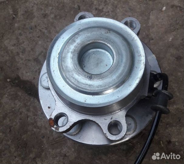 Ступичный подшипник Nissаn 2.5 dCi 05 перед 2wd