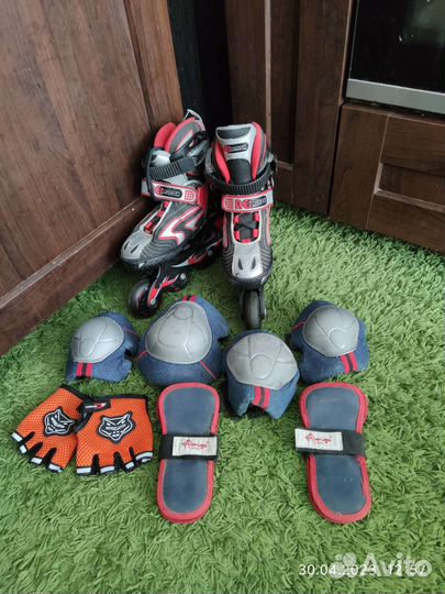 Роликовые коньки и комплект защиты