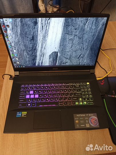 Msi katana 17 b12v