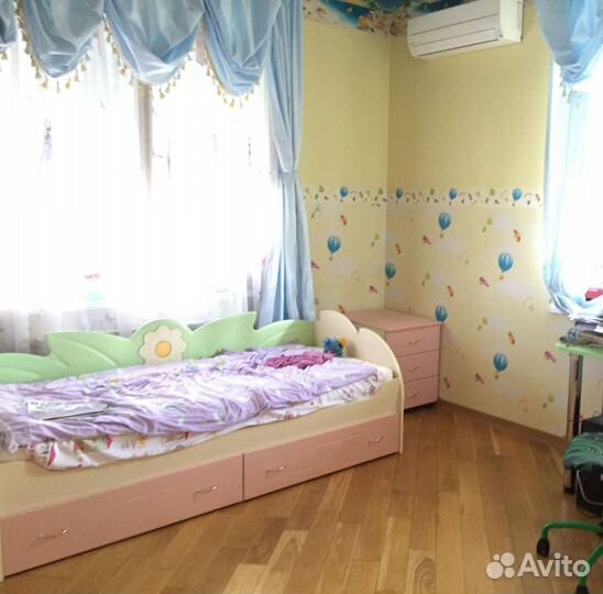 Гарнитур детской мебели для девочки