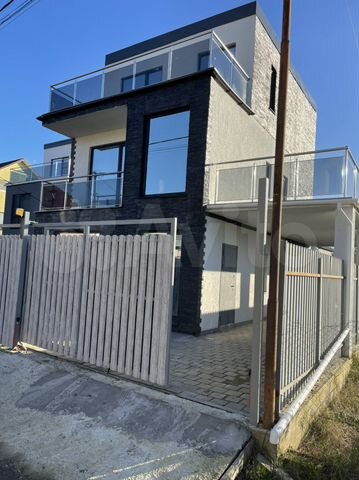 Дом 186 м² на участке 2,5 сот.