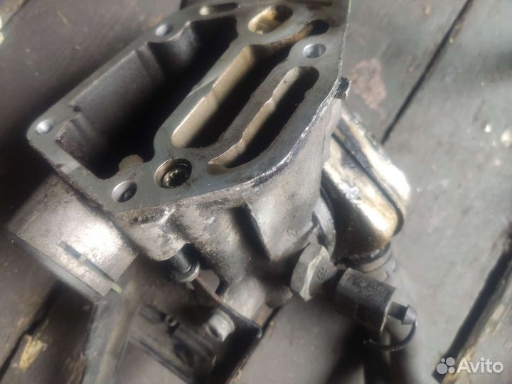 Кронштейн масляного фильтра 06A115405 VW Golf 4