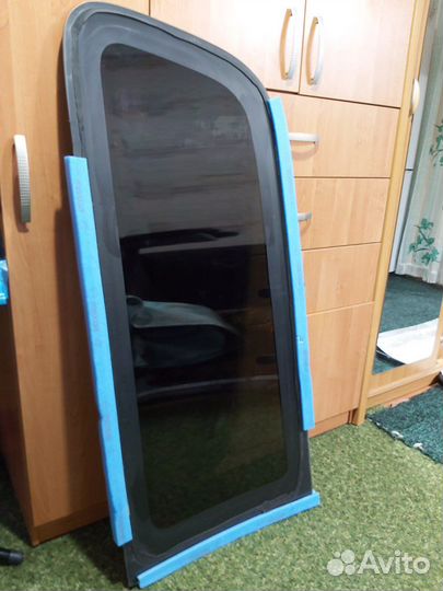 Продам стекло на Hyundai H1 Starex