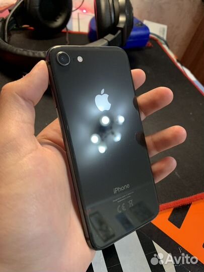 iPhone 8, 64 ГБ