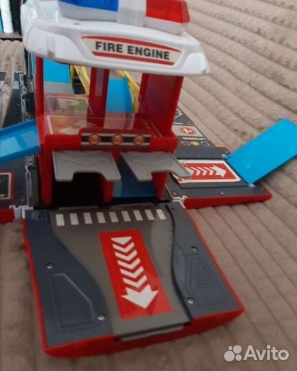 Машина пожарная-гараж